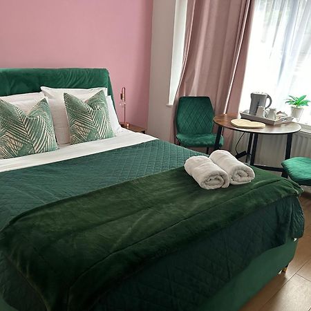 The Lily Pad Near Poole Dorset Self Contained Private Entrance And Free Parking Hotel Corfe Mullen Exterior photo